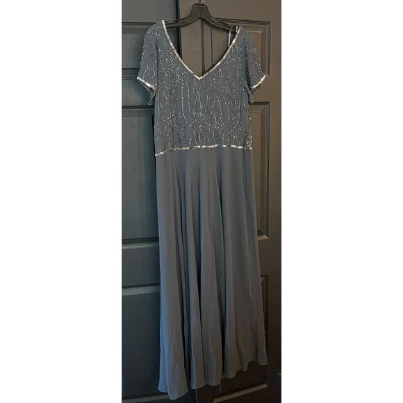 J Kara Women's Plus Size Cap Sleeve V-Neck Beaded Top Gown Size 16W - Picture 4 of 7